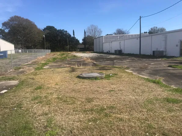 716 Admiral Doyle Dr, New Iberia, LA 70560