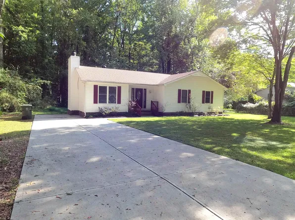 915 Brookgreen Dr, Cary, NC 27511