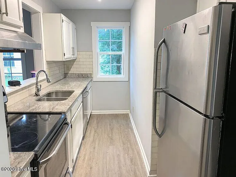 219 Charter Dr — Photo 4