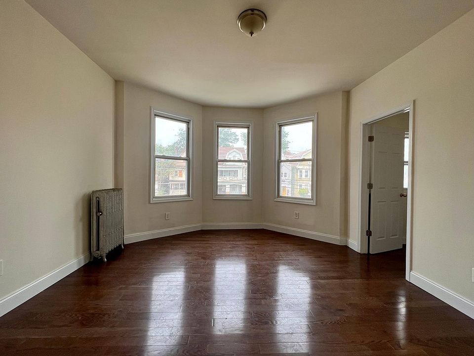 1st image of 295 Woodside Ave Floor 2