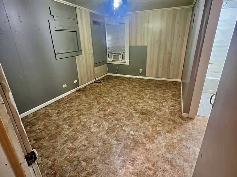 616 W Veterans Meml Dr #3/4 — Photo 2