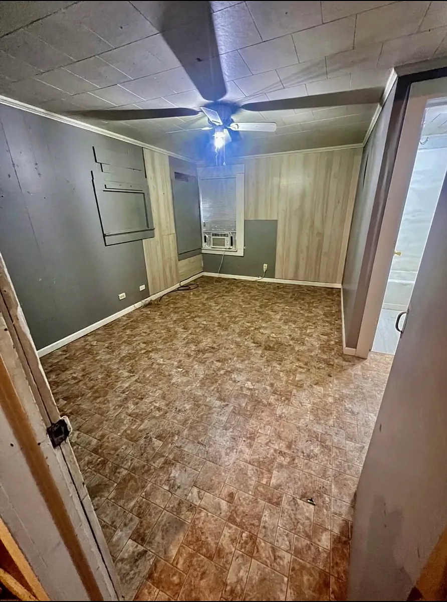Building Photo - 616 W Veterans Meml Dr #3/4
