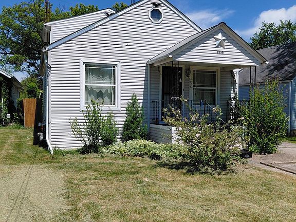 3rd image of 1258 Hart Rd