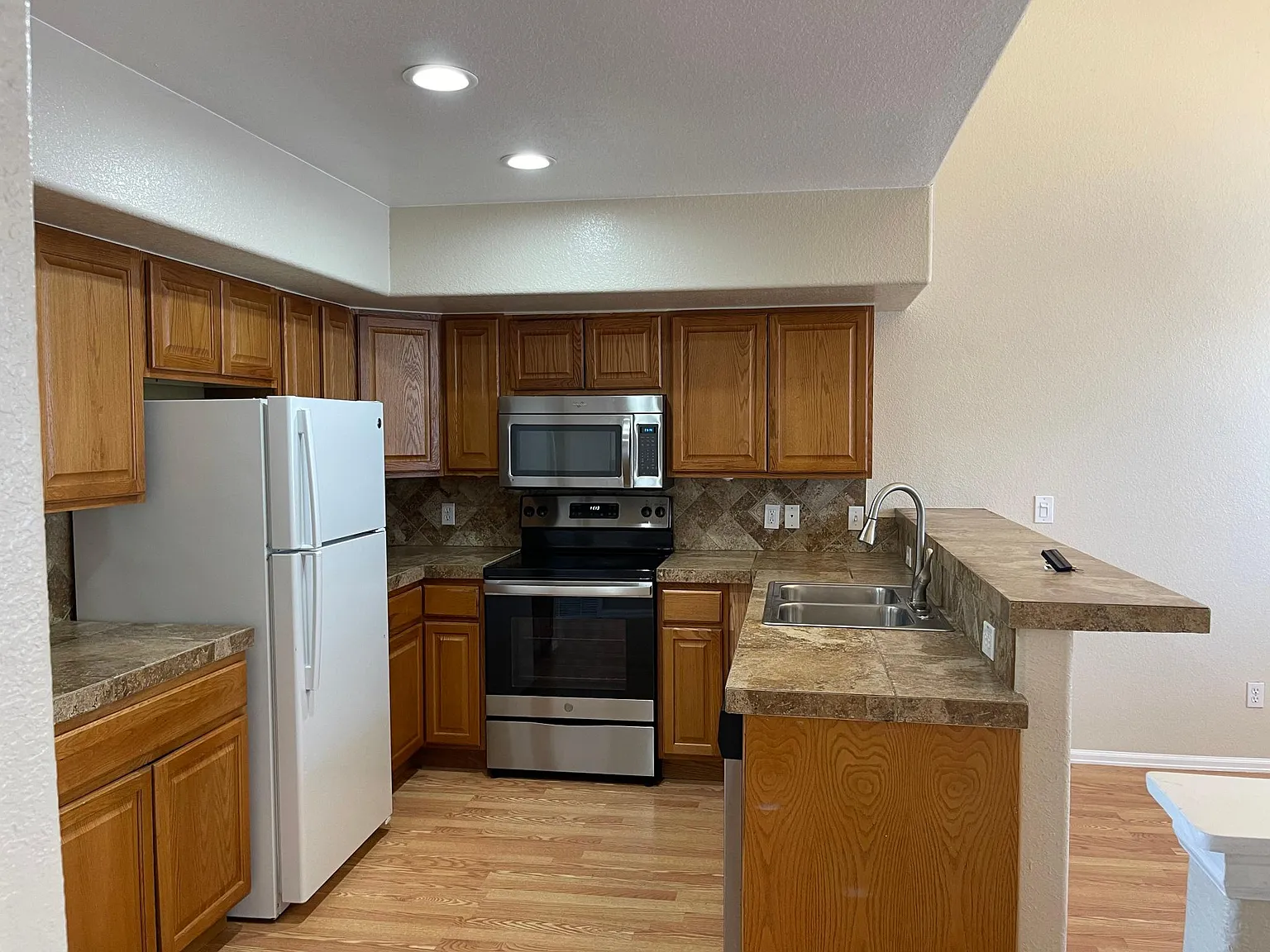 2 bed, 1211 sqft, $2,000 — Photo 4