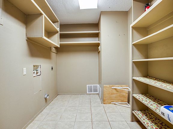 4th image of 401 N 3rd St