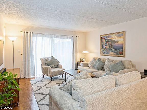 3rd image of 6221 N Niagara Ave APT 206