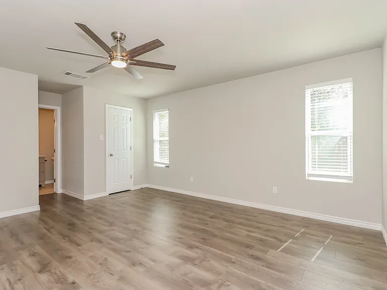 3300 Chalmette Ct — Photo 10