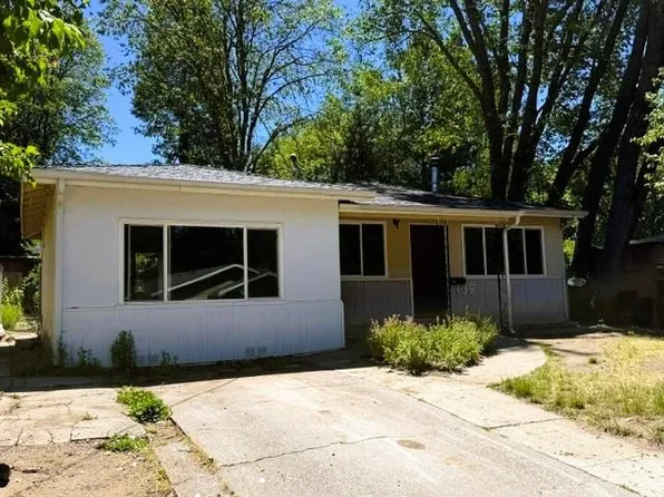 736 Pine Ridge Ave, Mount Shasta, CA 96067