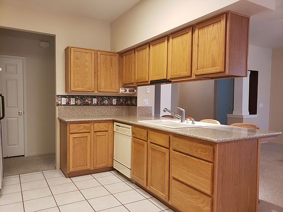 2nd image of 699 Woodridge Ct