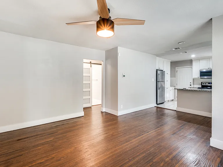 4229 Valentine St — Photo 2
