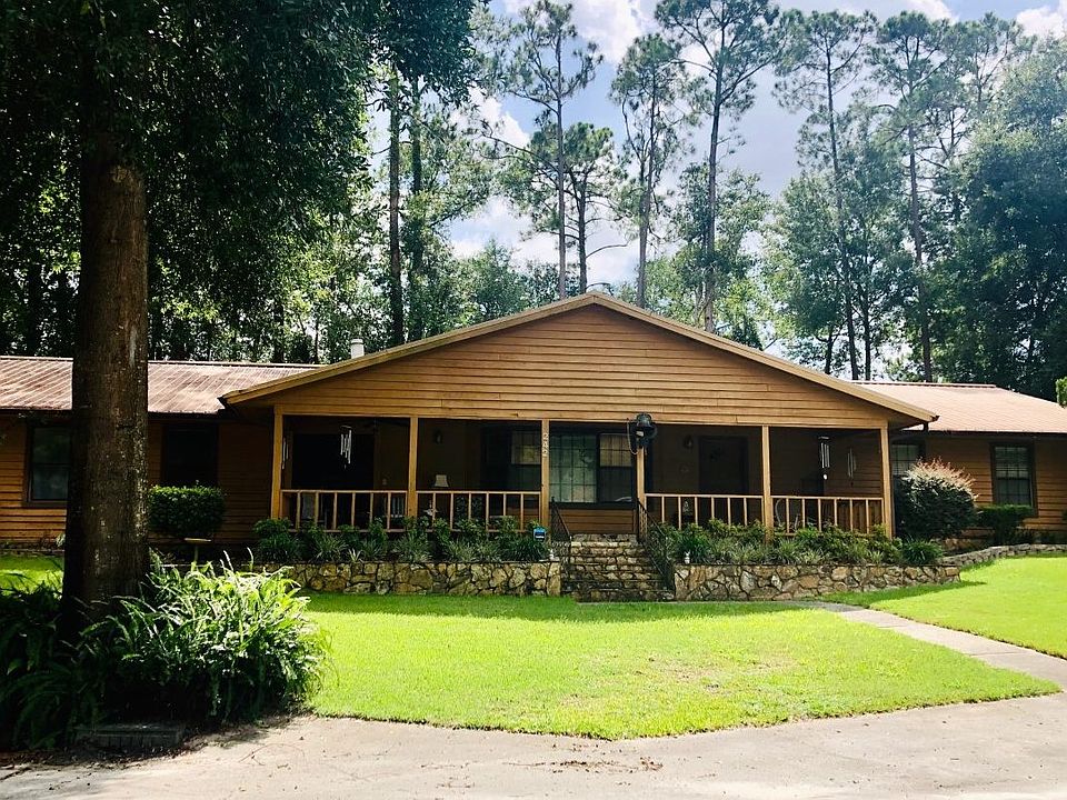 1st image of 242 NW Clubview Cir