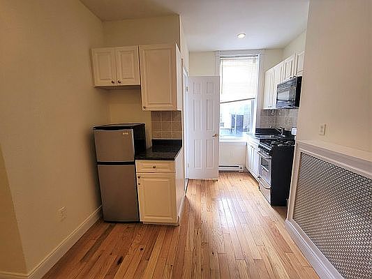 3rd image of 613 9th Ave APT 2R