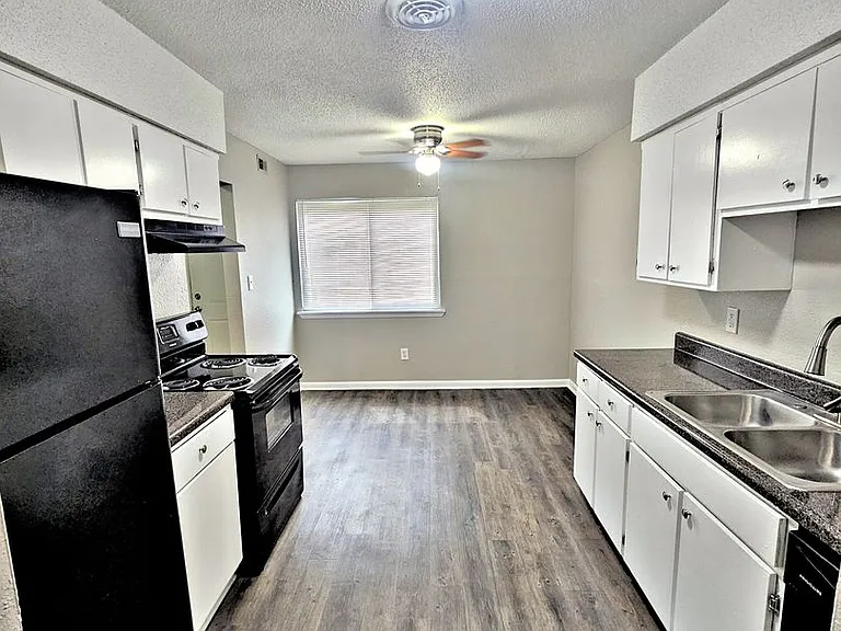Avalon Cove Townhomes — Photo 51
