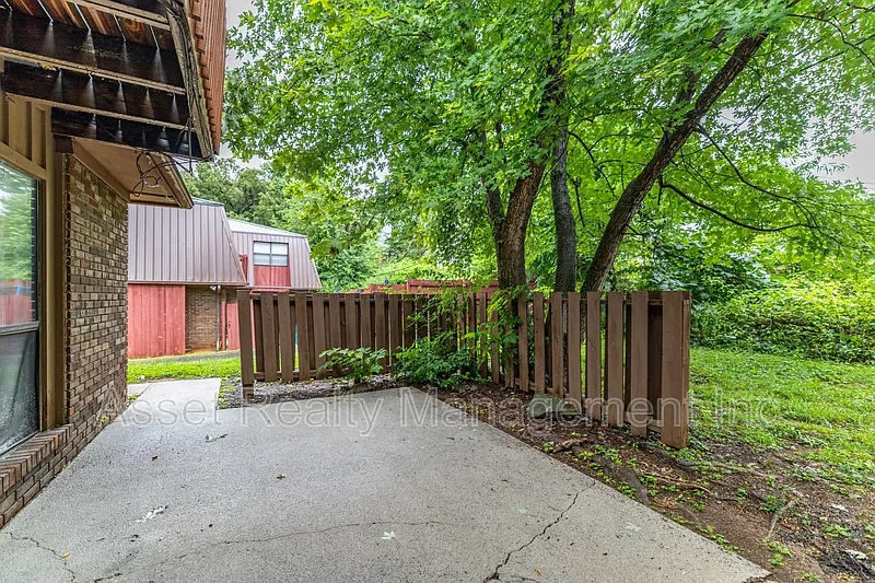 2 bed, 1.5 bath, 1500 sqft, $1,495 — Photo 4