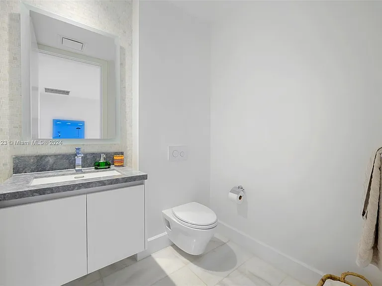 700 NE 26th Ter #1003 — Photo 5