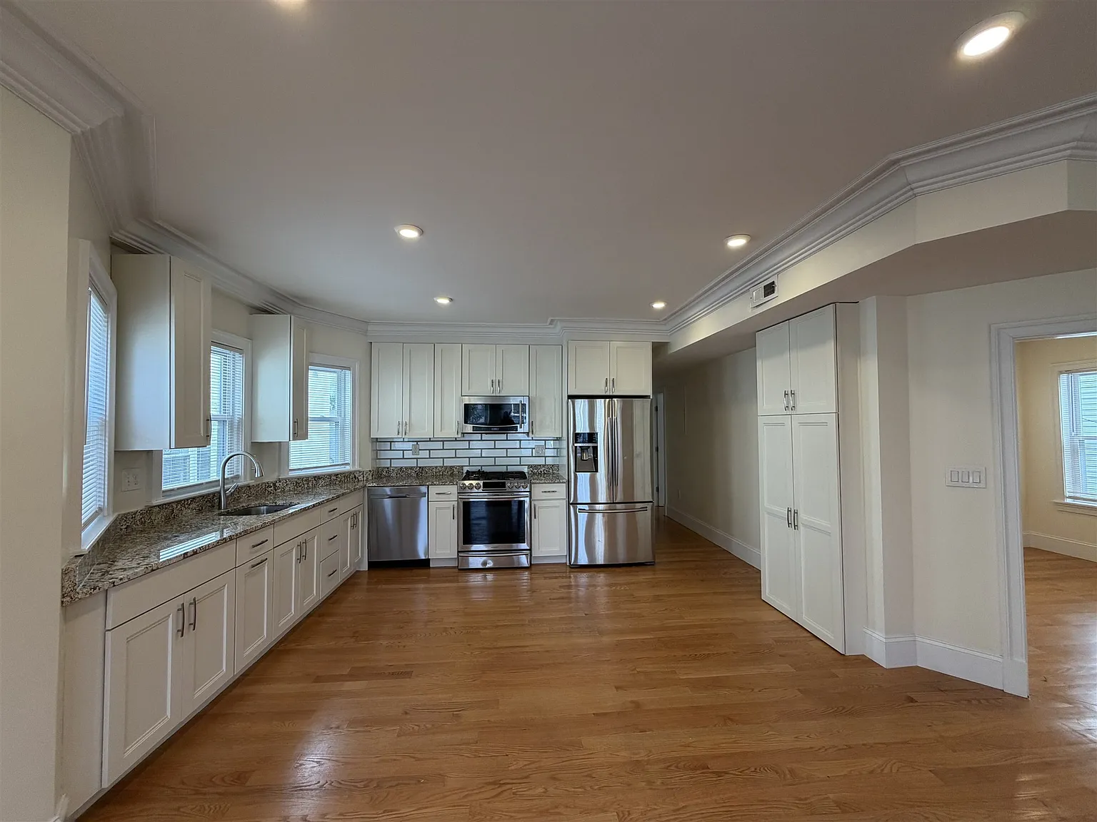 4 bed, 1594 sqft, $5,700 — Photo 1