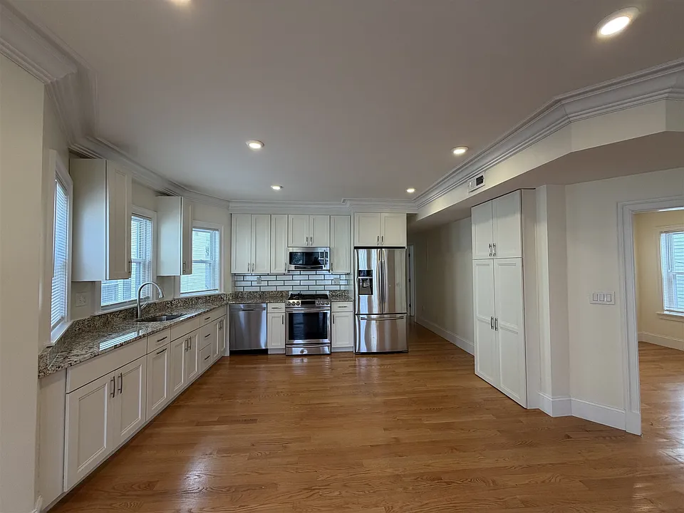 67 Newton St #2