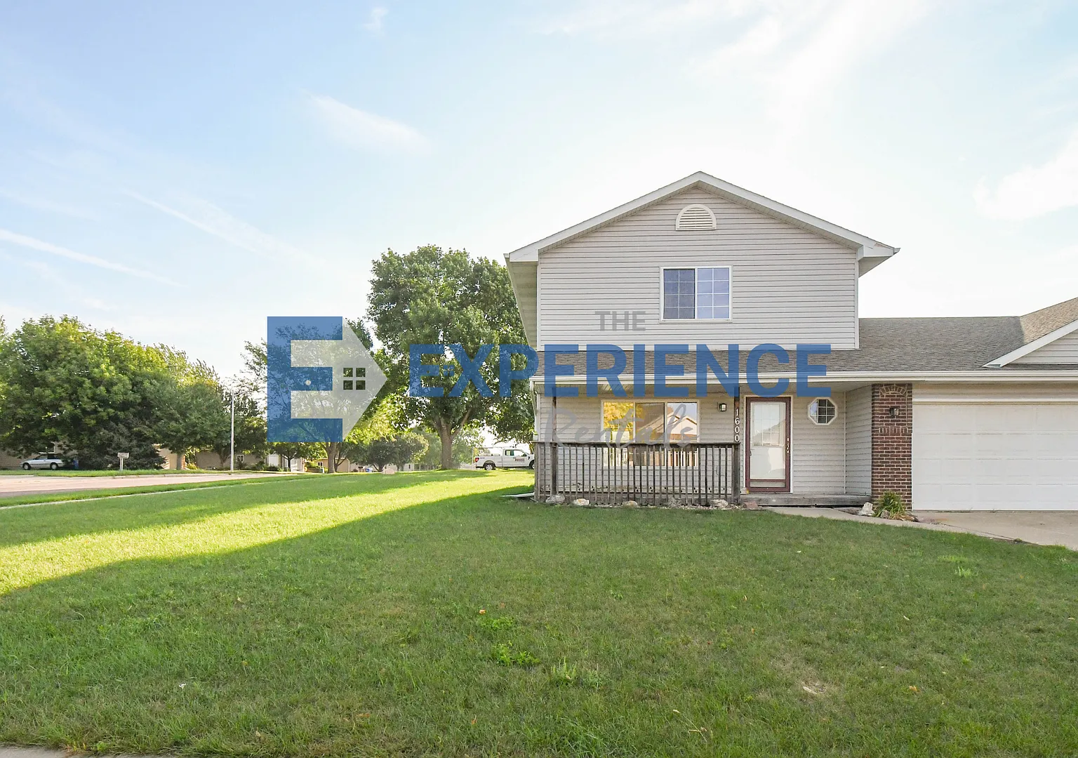 Charming West Side Twin Home! — Photo 2