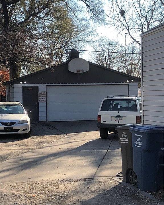 2nd image of 3215 State Ave