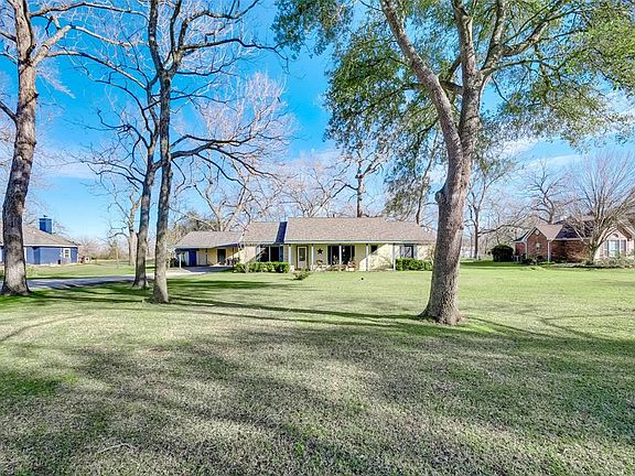 4th image of 1603 Half Moon Dr