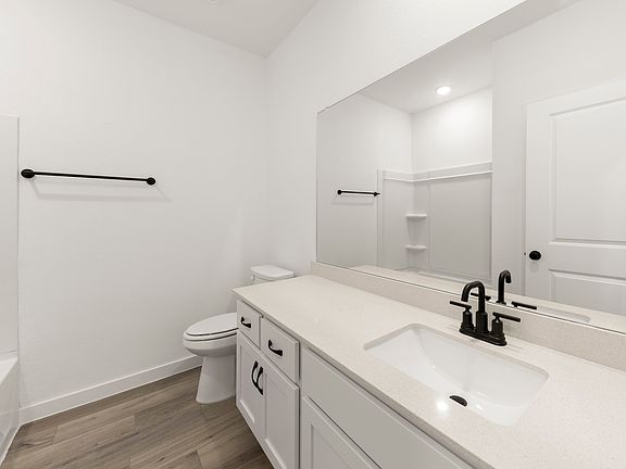 5th image of 3213 Agnew St