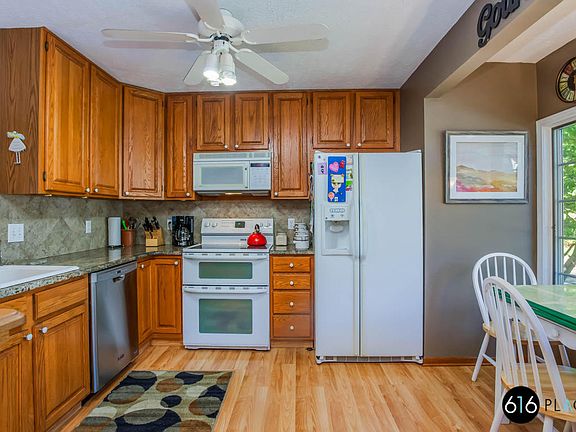 4th image of 4229 Valley Hollow Dr NE #22
