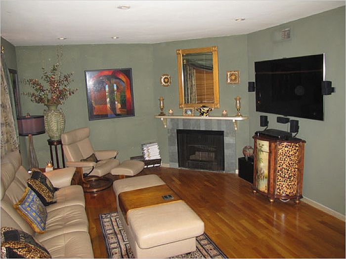 1st image of 10817 Whipple St