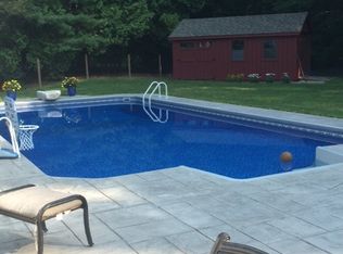 45 Westwood Dr, Simsbury, CT 06070