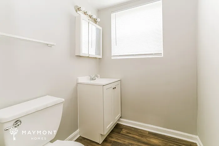 2637 Sherborne Cres — Photo 11