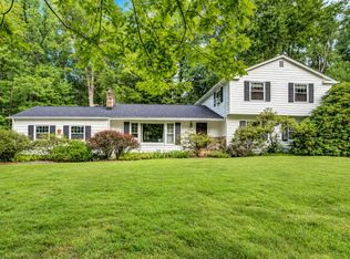 17104 Maple Dr, Chagrin Falls, OH 44023