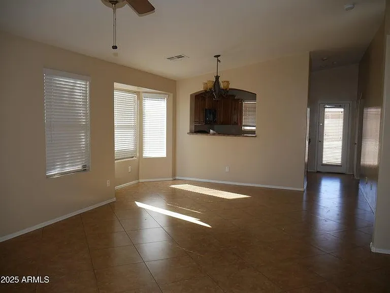 4524 S 25th Dr — Photo 8