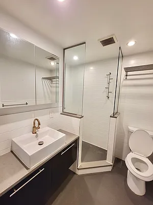 Rented by E Realty International Corp | media 6