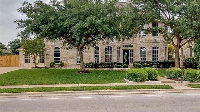 1st image of 2723 Lake Forest Dr