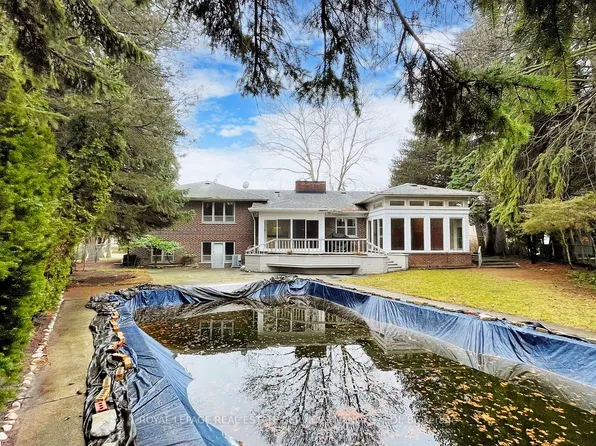 2 Colvestone Rd, Toronto, ON M2L 1X3