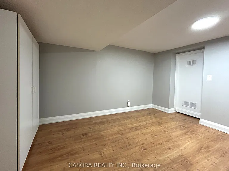 4258 Longmoor Dr #LOWER — Photo 15