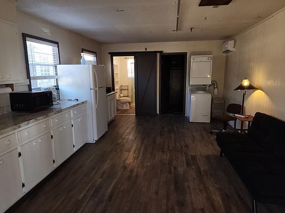 4th image of 71 Price Blvd APT A-1