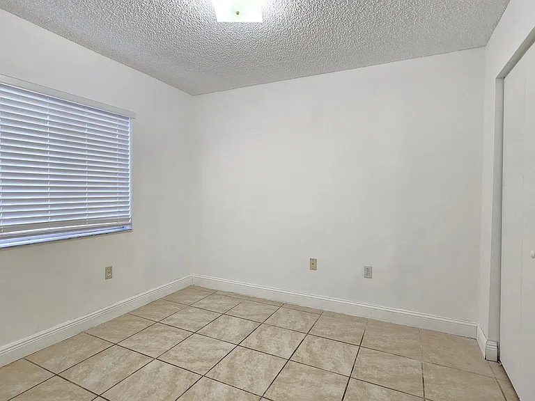 10611 SW 170th Ter — Photo 14