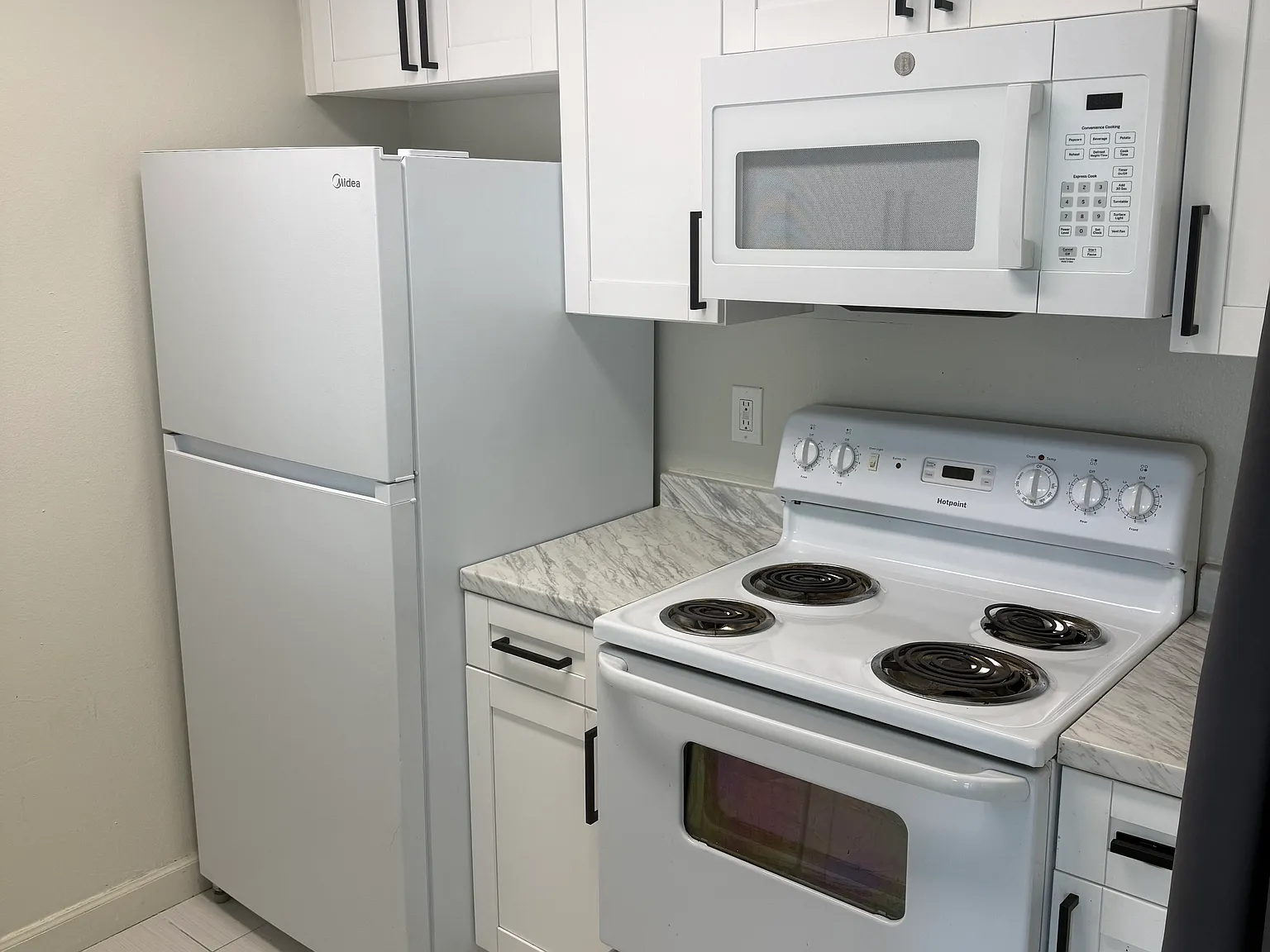 1 bed, 1.5 bath, 673 sqft, $1,550 — Photo 3