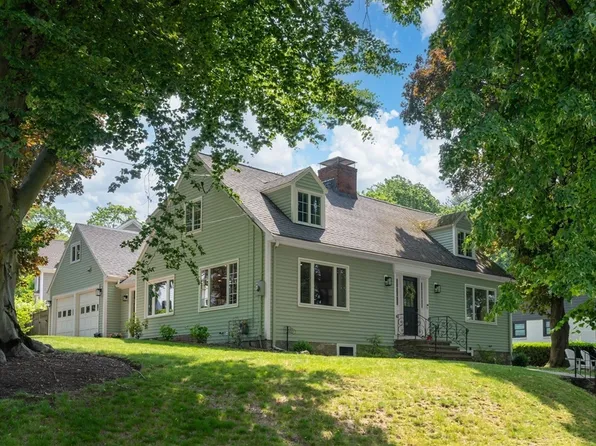 2 Elmcrest Cir, Melrose, MA 02176