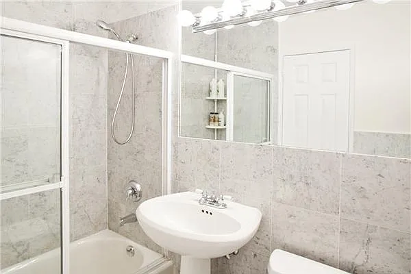 Sold by I & I New York | media 21