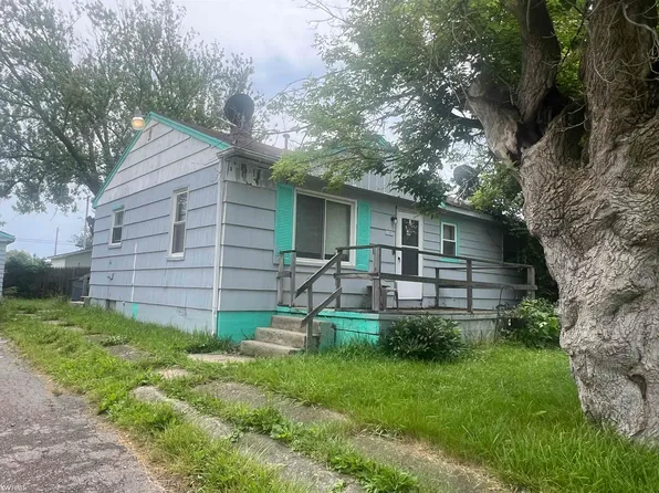 1297 W Kurtz Ave, Flint, MI 48505