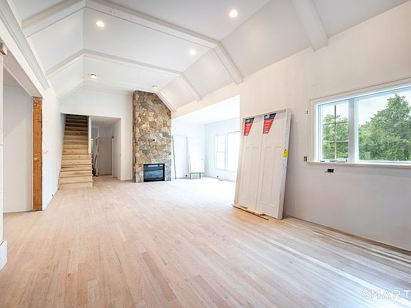 5th image of 767 Ridgebury Road