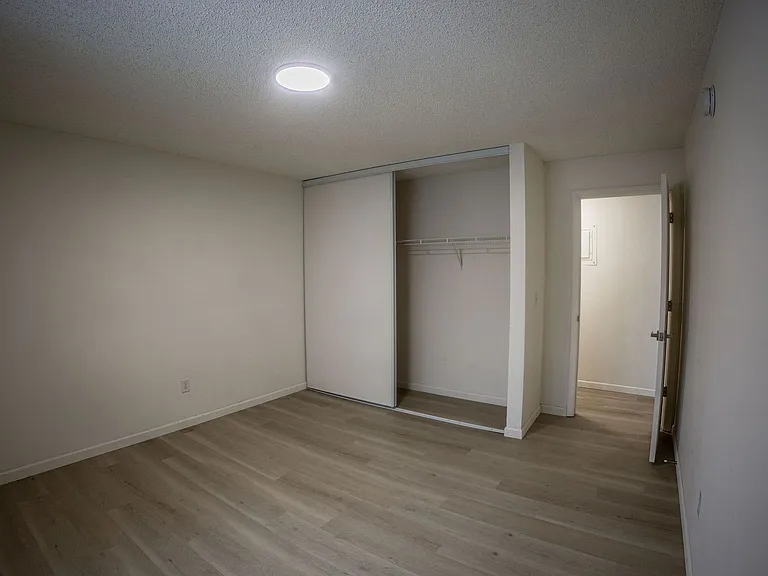 Pointe Apartments — Photo 29