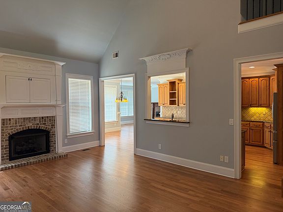 5th image of 131 Nelson Blvd NW