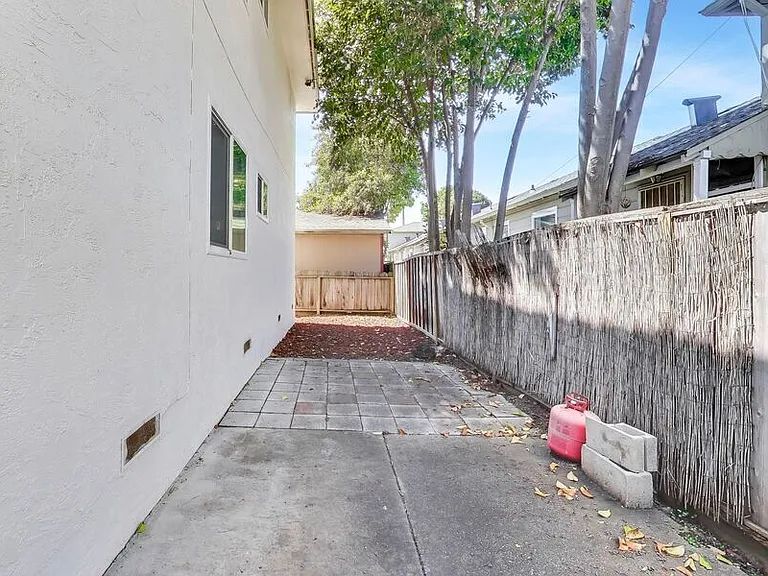 170 Stoakes Ave #9 — Photo 15