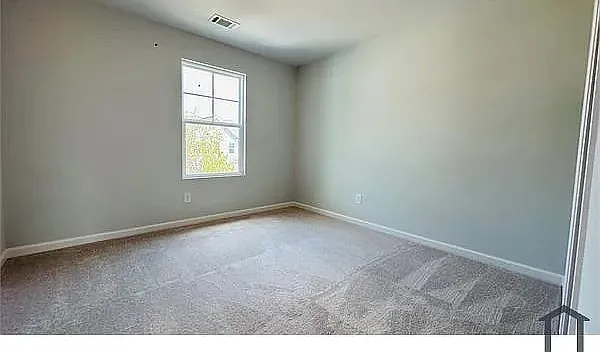 4 bed, 2325 sqft, $2,800 — Photo 4