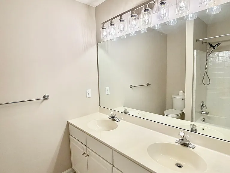 771 Chanticleer — Photo 22