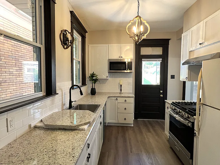 141 Brightwood Ave — Photo 17