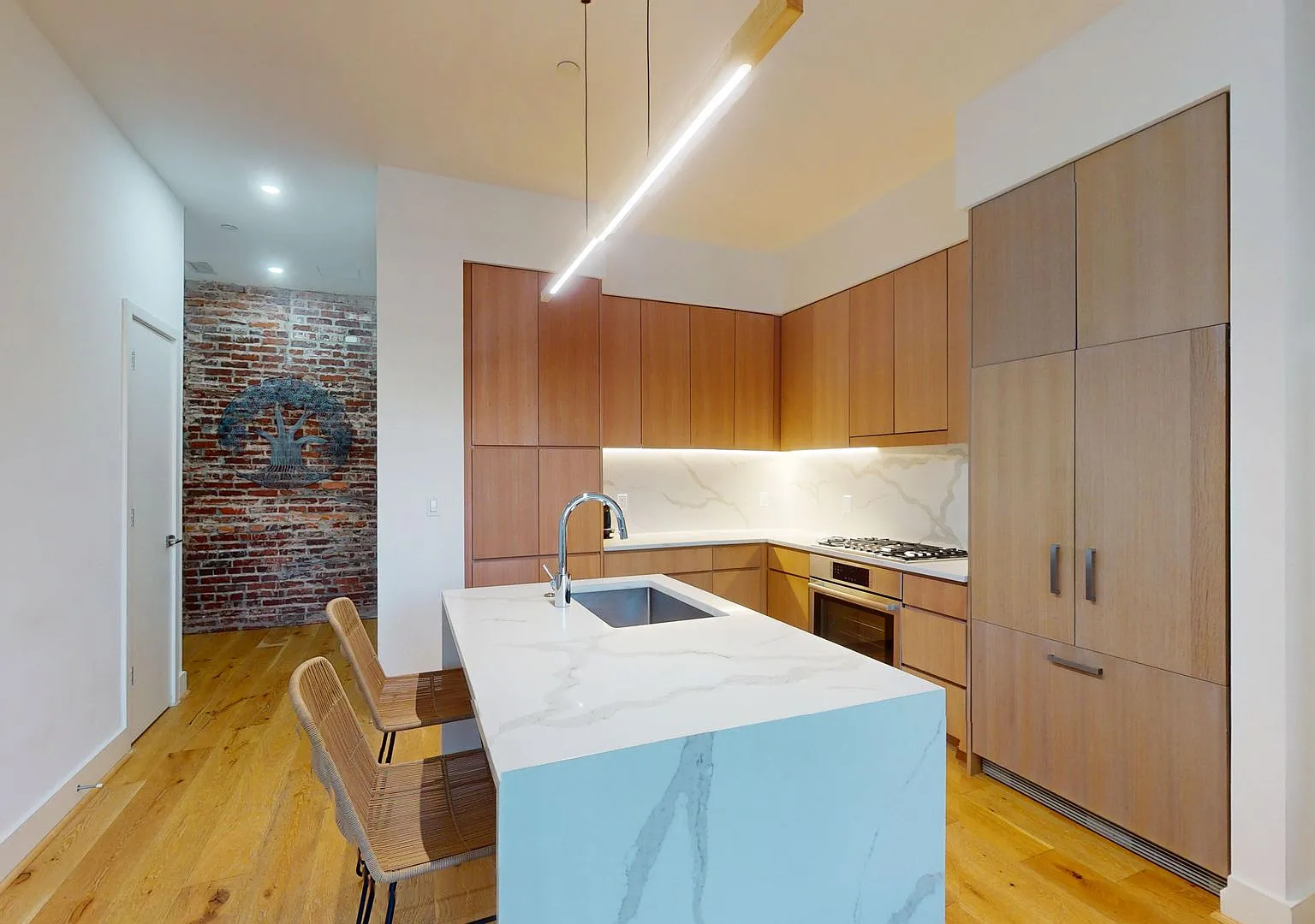 Stunning Fully Furnished Capitol Hill One Bedroom W/Parking Included! — Photo 2