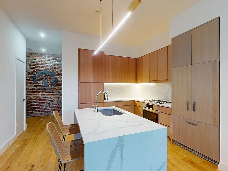 1324 E St SE #205 — Photo 2